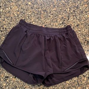 Lululemon high rise Hotty hot running shorts
